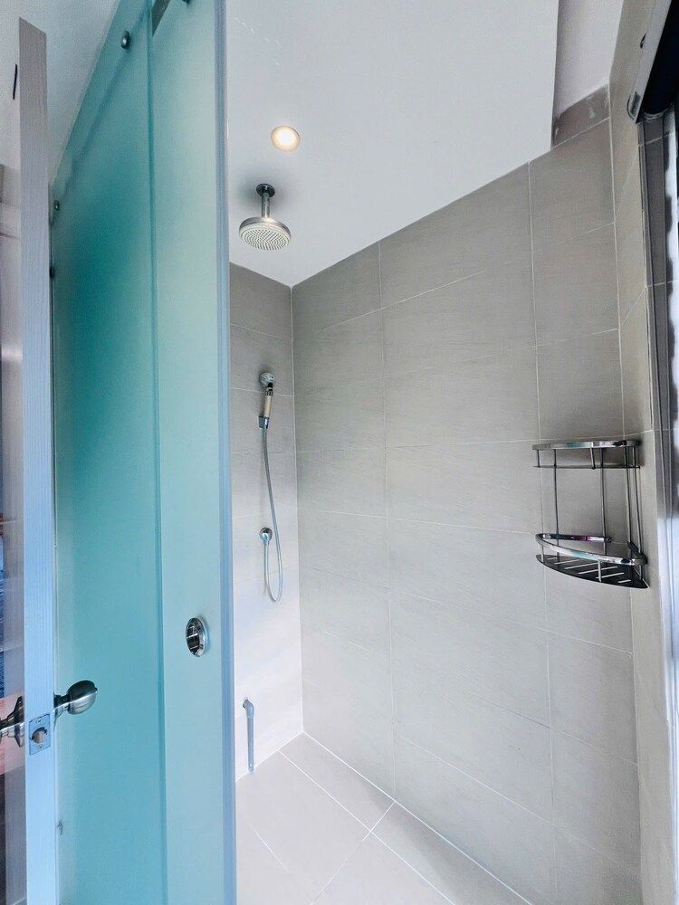 OceanSky Suites - Gold Coast Tower Grand Apartment, Beach View 12