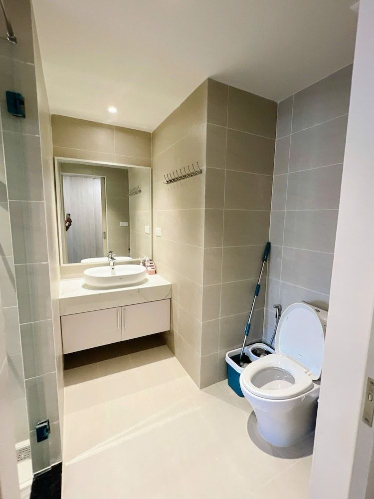 OceanSky Suites - Gold Coast Tower Economy Studio, Beach View 10