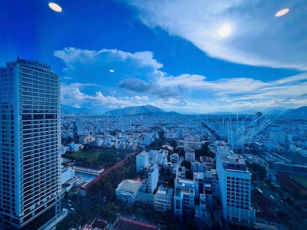 OceanSky Suites - Gold Coast Tower Economy Studio, Beach View 11