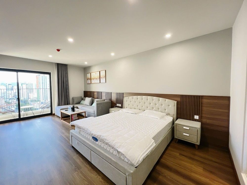 OceanSky Suites - Gold Coast Tower Economy Studio, Beach View 5