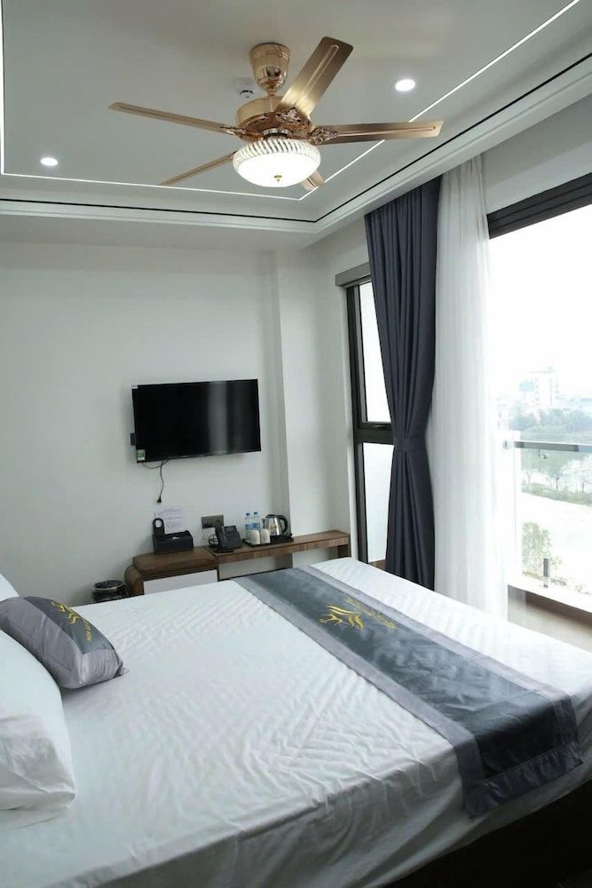 Hoa Lư City Hotel Deluxe Double Room, Balcony, Lake View 4