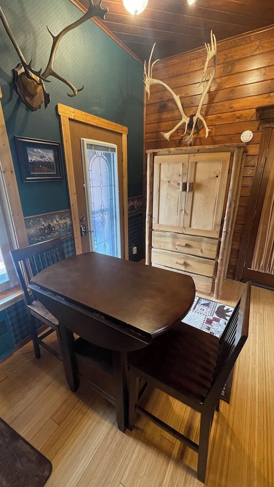 Talkeetna Denali View Lodge and Cabins Trophy Suite 9