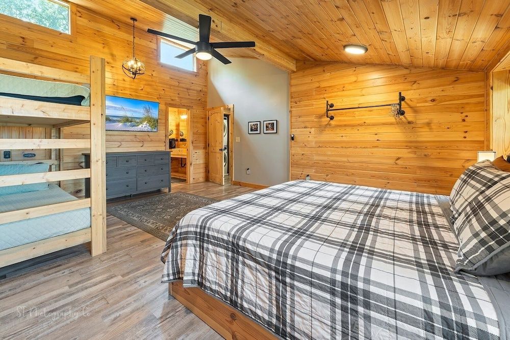 Condo, 2 Bedrooms