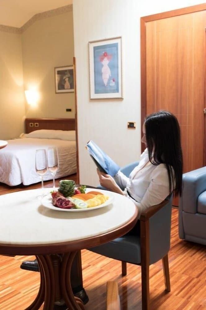 Palace Hotel Standard Triple Room 3