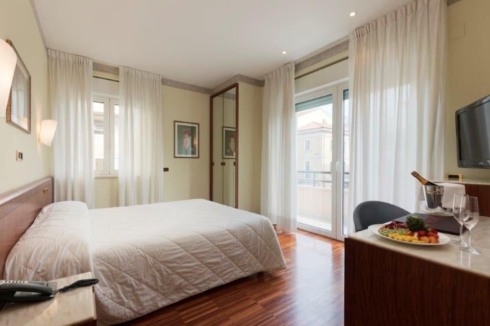 Palace Hotel Standard Double Room 2