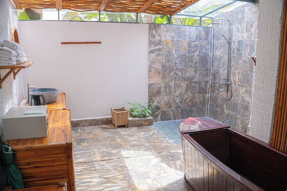 Mekong Lodge Hotel & Resort Deluxe Triple Room, Garden View 12