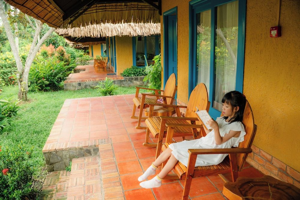 Mekong Lodge Hotel & Resort Deluxe Triple Room, Garden View 7