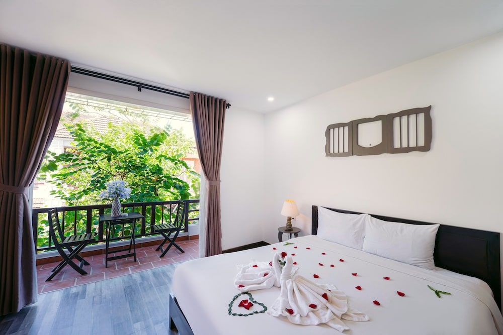 Ancient Garden Boutique Hoi An Deluxe Double Room, Garden View 10