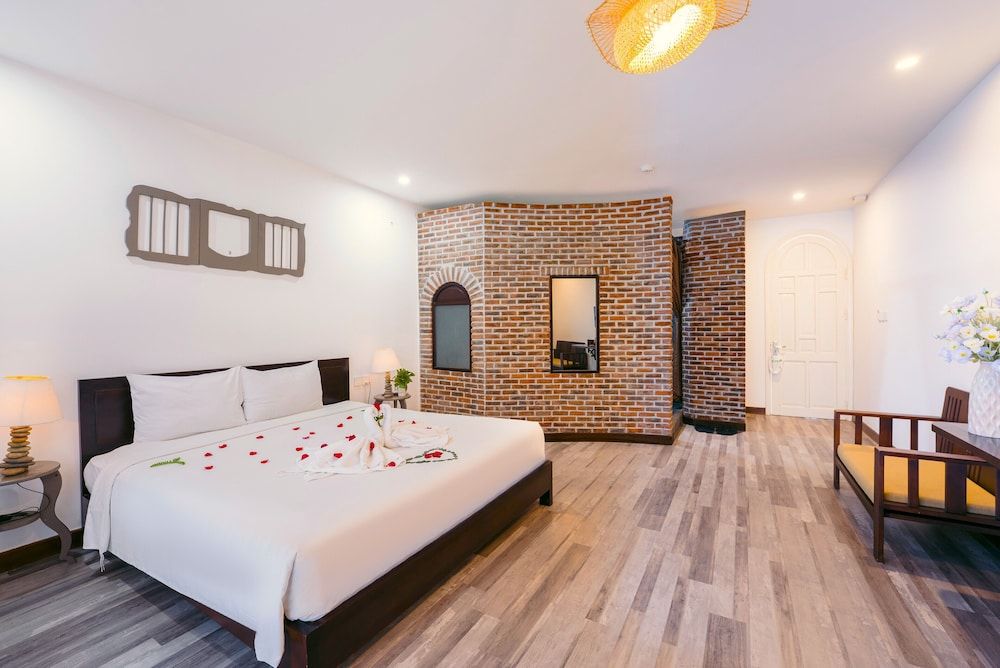 Ancient Garden Boutique Hoi An Deluxe Double Room, Garden View 9