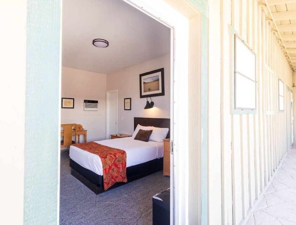 Stovepipe Wells Village Hotel - Inside The Park Patio Room with 1 Double Bed 4