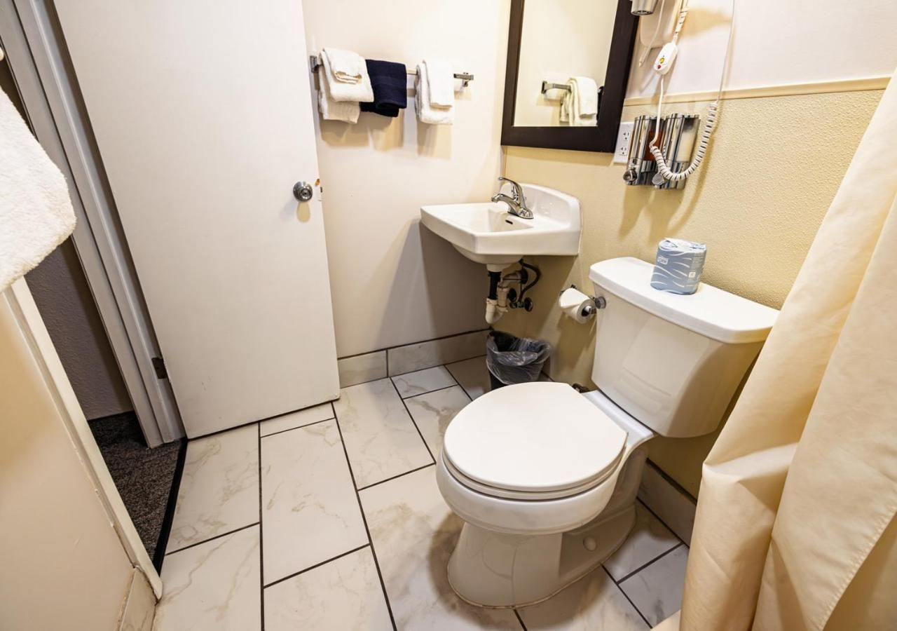 Stovepipe Wells Village Hotel - Inside The Park Triple Room 3