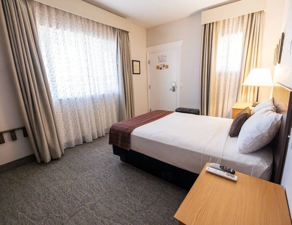 Stovepipe Wells Village Hotel - Inside The Park Patio Room with 1 Double Bed 2