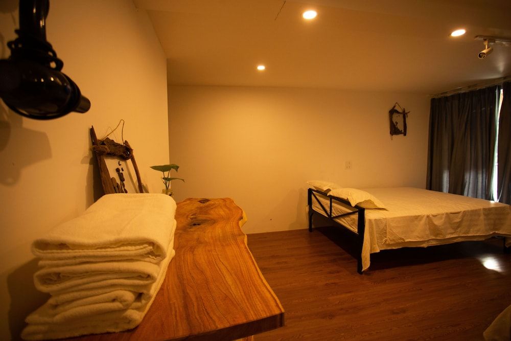 A Little Leaf Homestay Family Room, Balcony, River View 9