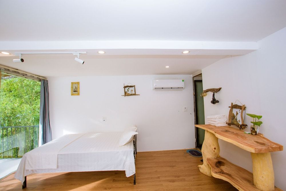 A Little Leaf Homestay Family Room, Balcony, River View 16