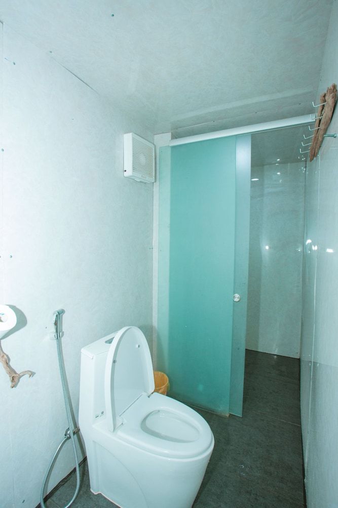 A Little Leaf Homestay Double Room, River View 4