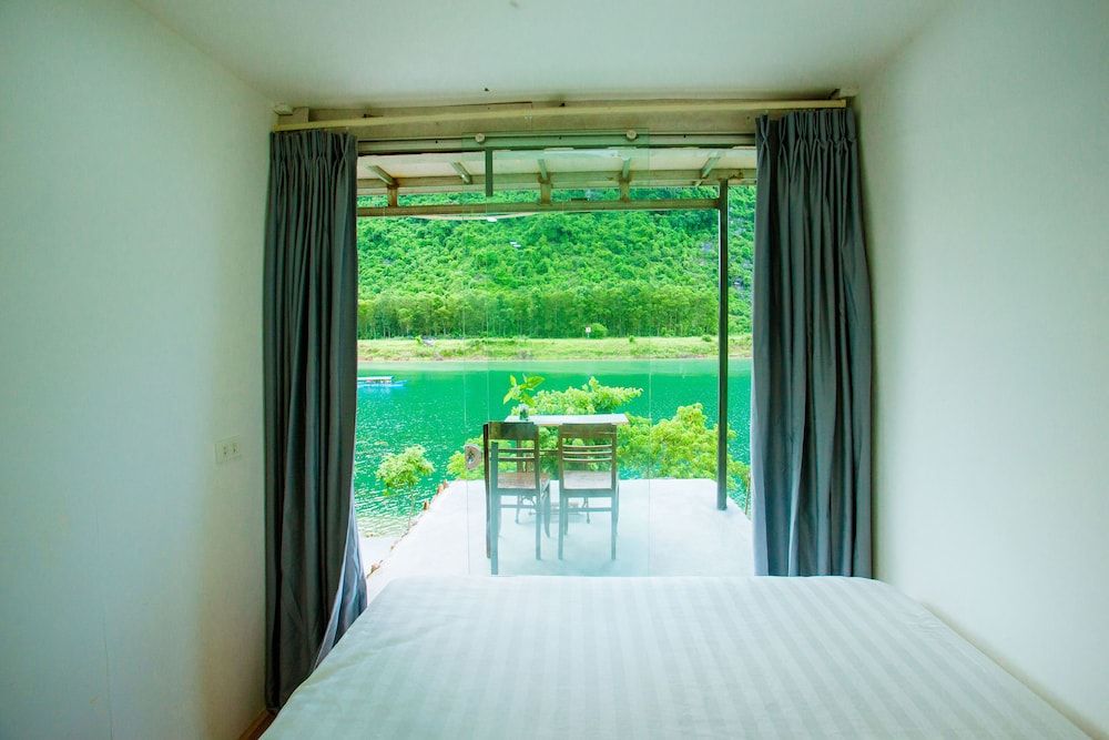 A Little Leaf Homestay Double Room, River View 6