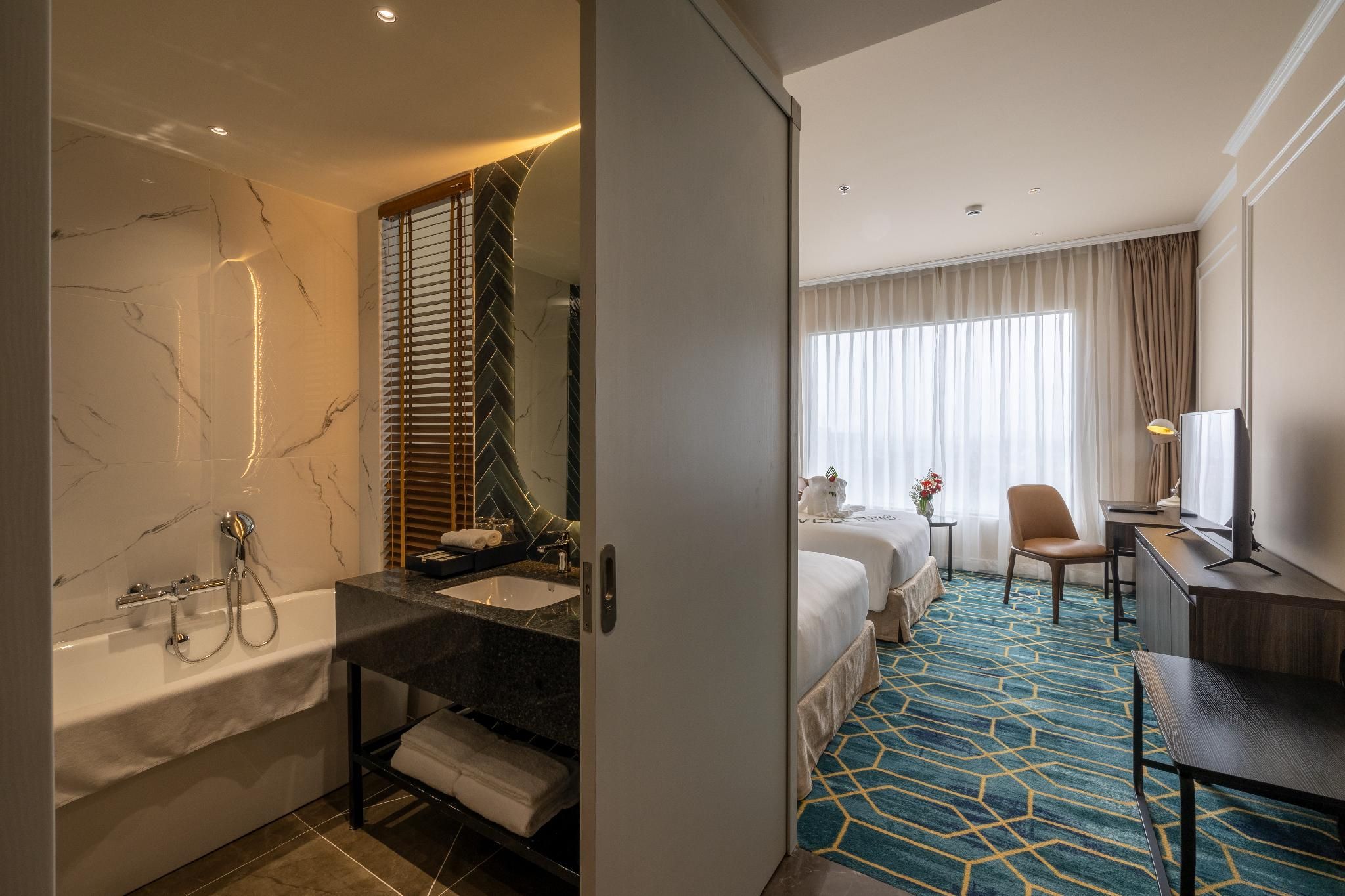 Deluxe Twin Room with Bathtub