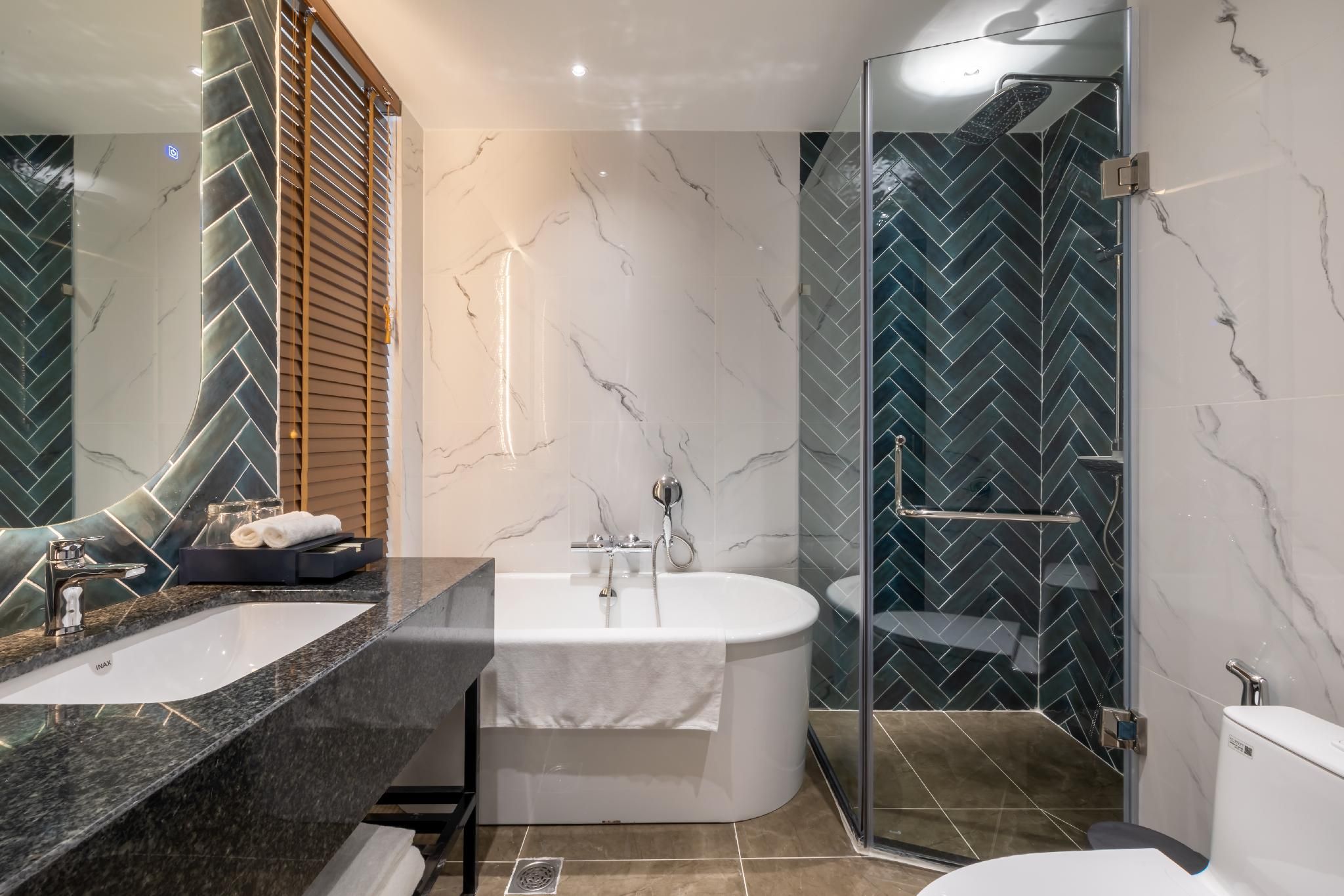 Deluxe Twin Room with Bathtub