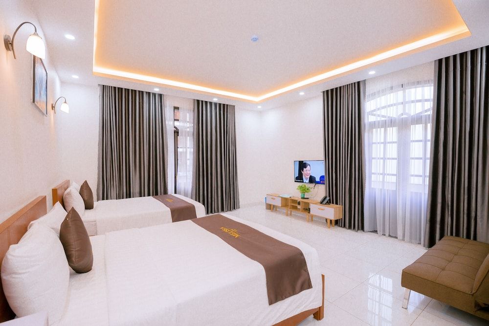 Premier Twin Room, 2 Queen Beds, Balcony, City View