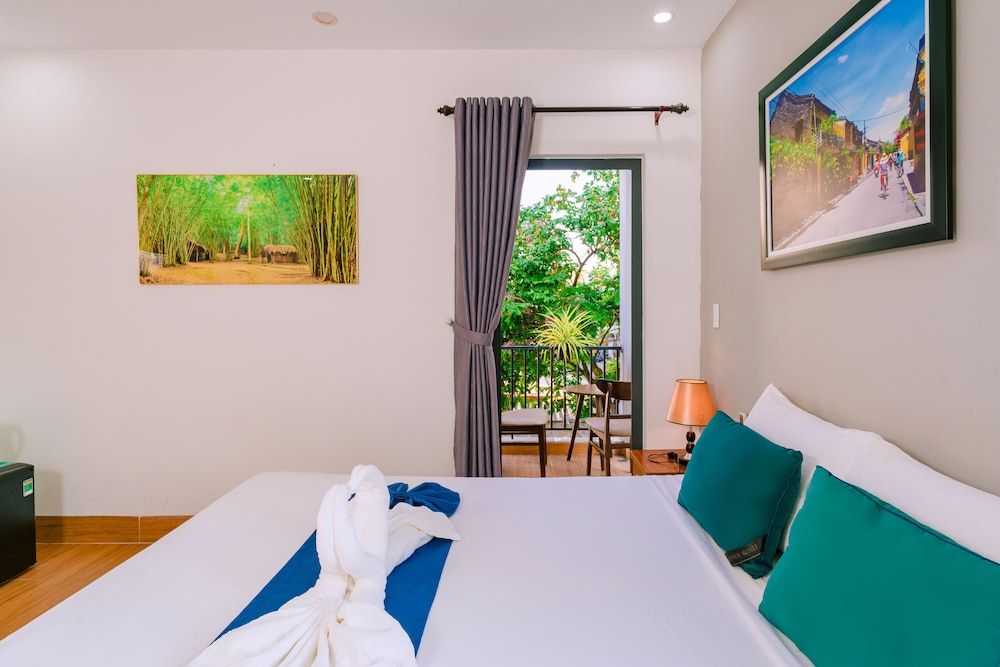 Vinh Khang Homestay Deluxe Double or Twin Room 6