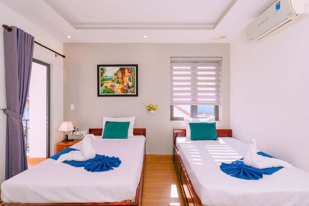 Vinh Khang Homestay Deluxe Double or Twin Room 2