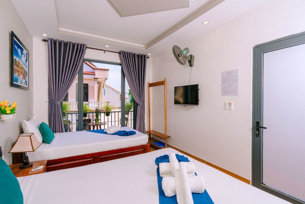 Vinh Khang Homestay Deluxe Double or Twin Room 11