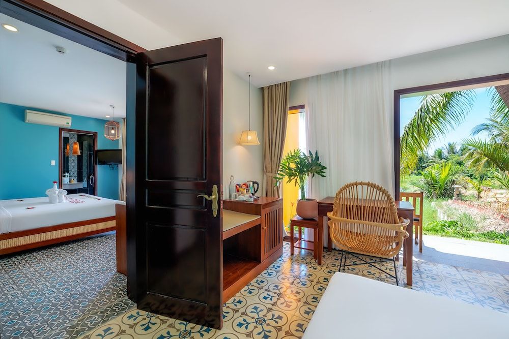 FAMILY CONNECTING ROOM