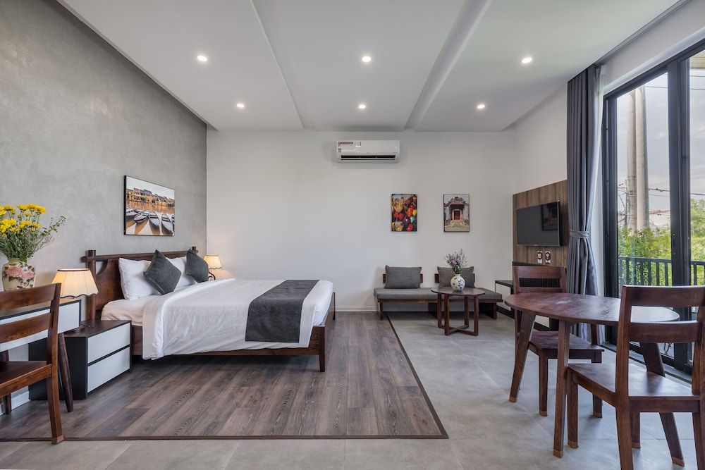 Premier Studio (302)