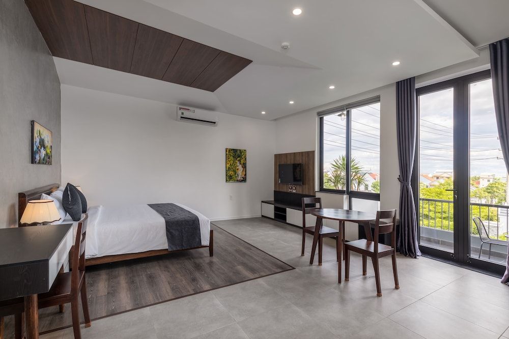 Premium Studio (202)