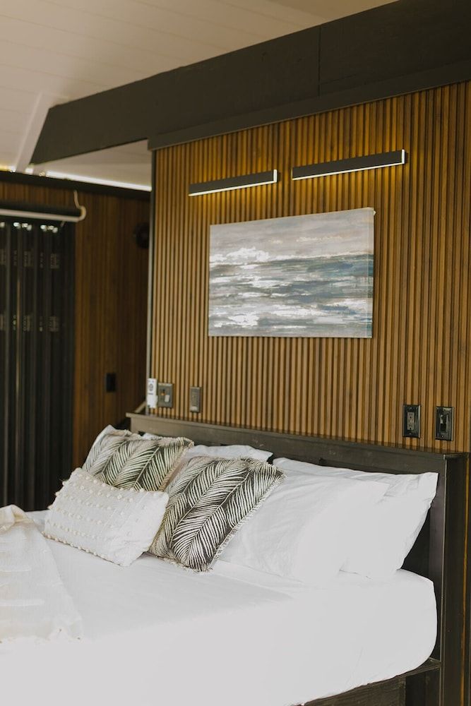 Premium Floating Bungalow by Stay Ombi Luxury Bungalow, Ocean View 4