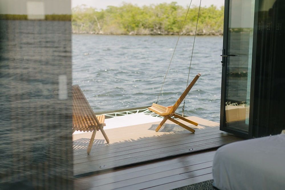 Premium Floating Bungalow by Stay Ombi Luxury Bungalow, Ocean View 6