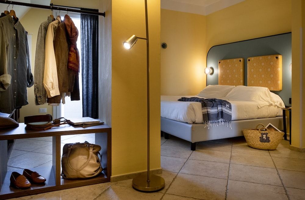 Hotel Jolly Roger Deluxe Double or Twin Room, Beachfront 4