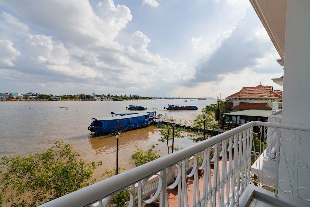 CHUONG DUONG HOTEL Deluxe Double Room 5