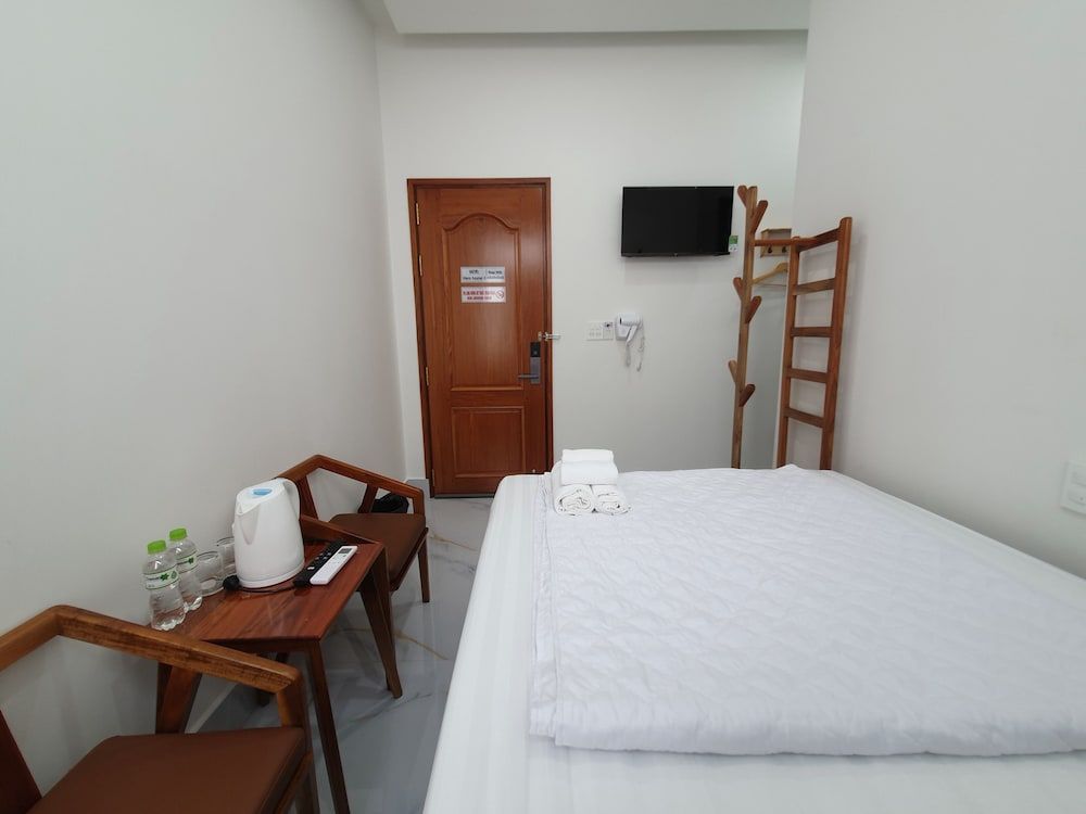 HERO HOSTEL & BILLIARDS Panoramic Double Room 6