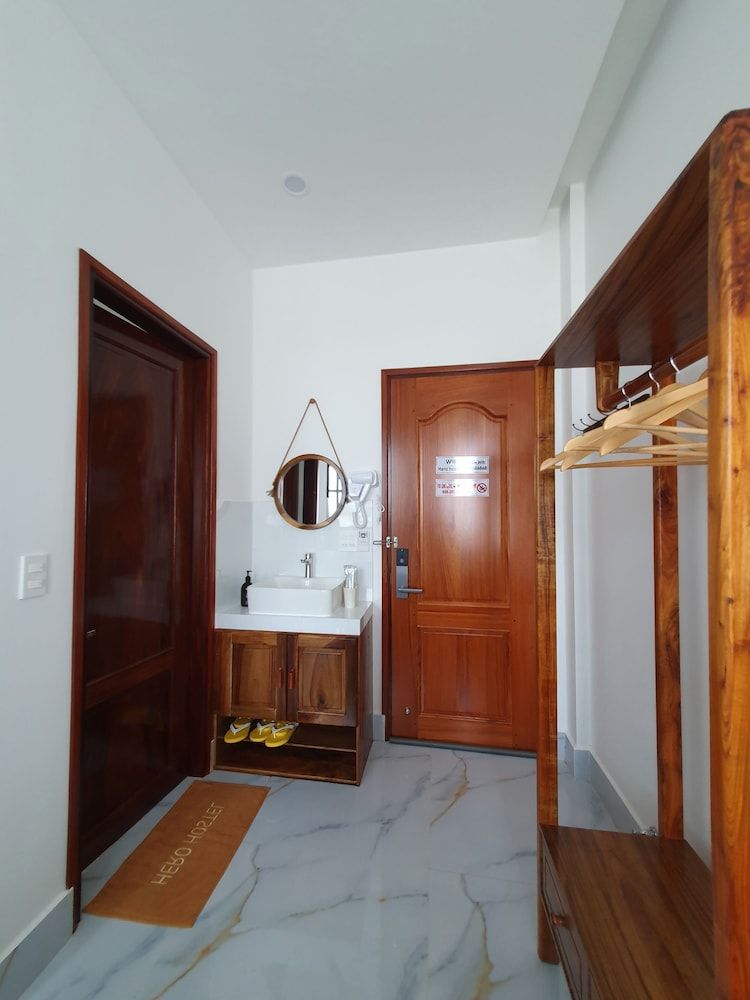 HERO HOSTEL & BILLIARDS Panoramic Triple Room 8