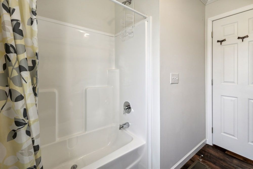 Sunsets & Serenity: Port Clinton Waterfront Stay 3 Bedroom Home House, 3 Bedrooms 13