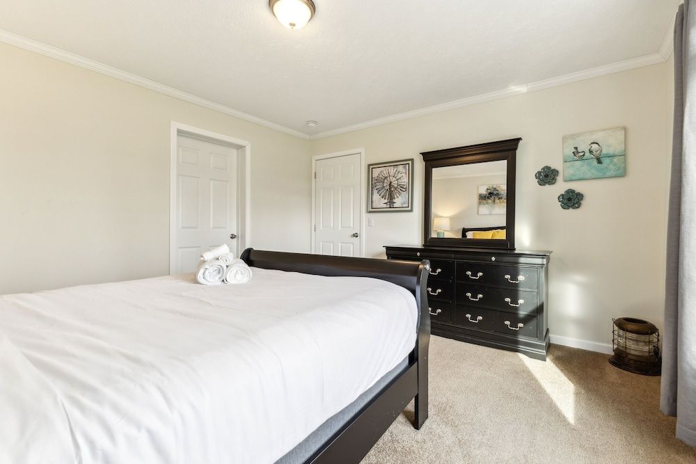 Sunsets & Serenity: Port Clinton Waterfront Stay 3 Bedroom Home House, 3 Bedrooms 8