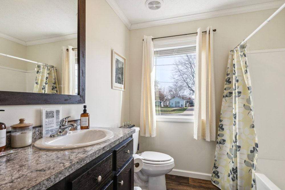 Sunsets & Serenity: Port Clinton Waterfront Stay 3 Bedroom Home House, 3 Bedrooms 12