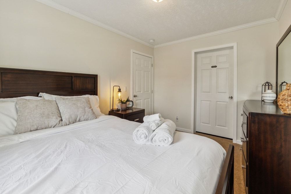 Sunsets & Serenity: Port Clinton Waterfront Stay 3 Bedroom Home House, 3 Bedrooms 2