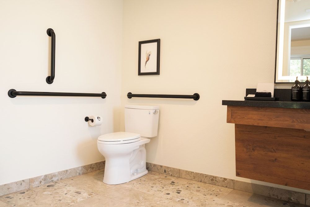 Rock Creek Resort Room, 1 King Bed, Mobility Accessible (Hearing) 8