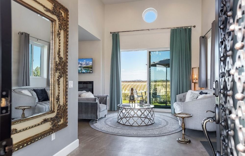 Domaine Chardonnay Chapel Suite 10