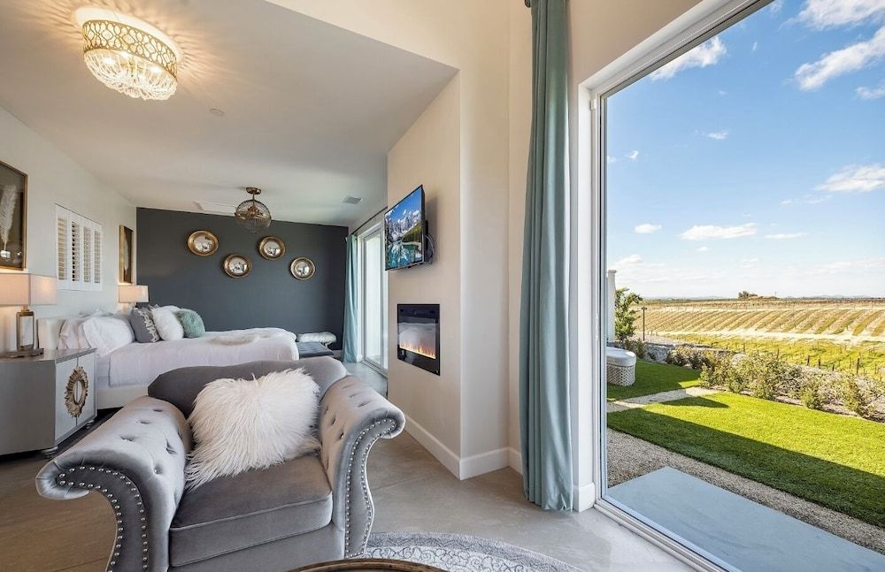 Domaine Chardonnay Chapel Suite 11