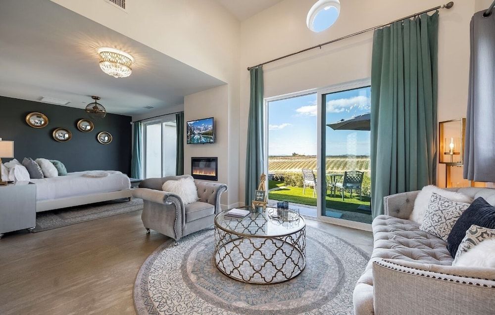 Domaine Chardonnay Chapel Suite 4