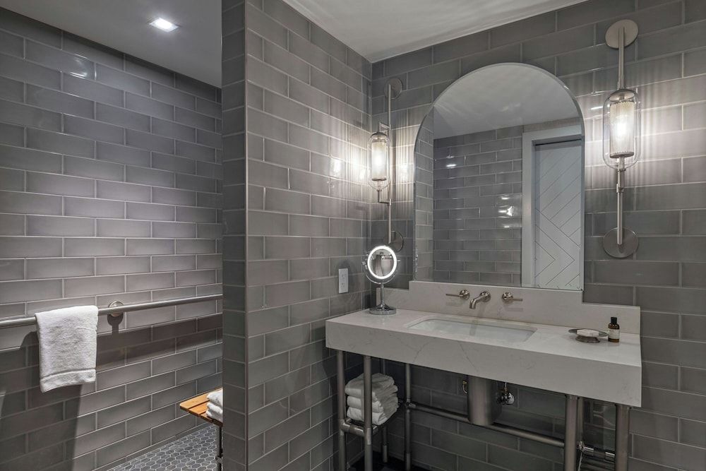 The Vanguard Ann Arbor, Autograph Collection Room, 2 Queen Beds, Non Smoking, City View 4