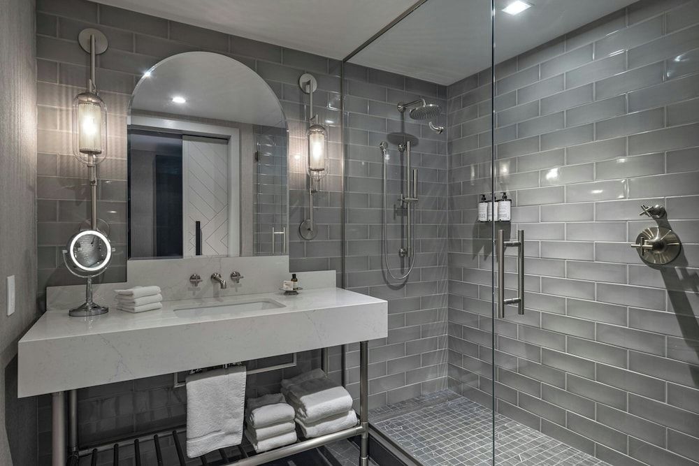 The Vanguard Ann Arbor, Autograph Collection Room, 2 Queen Beds, Non Smoking, City View 5