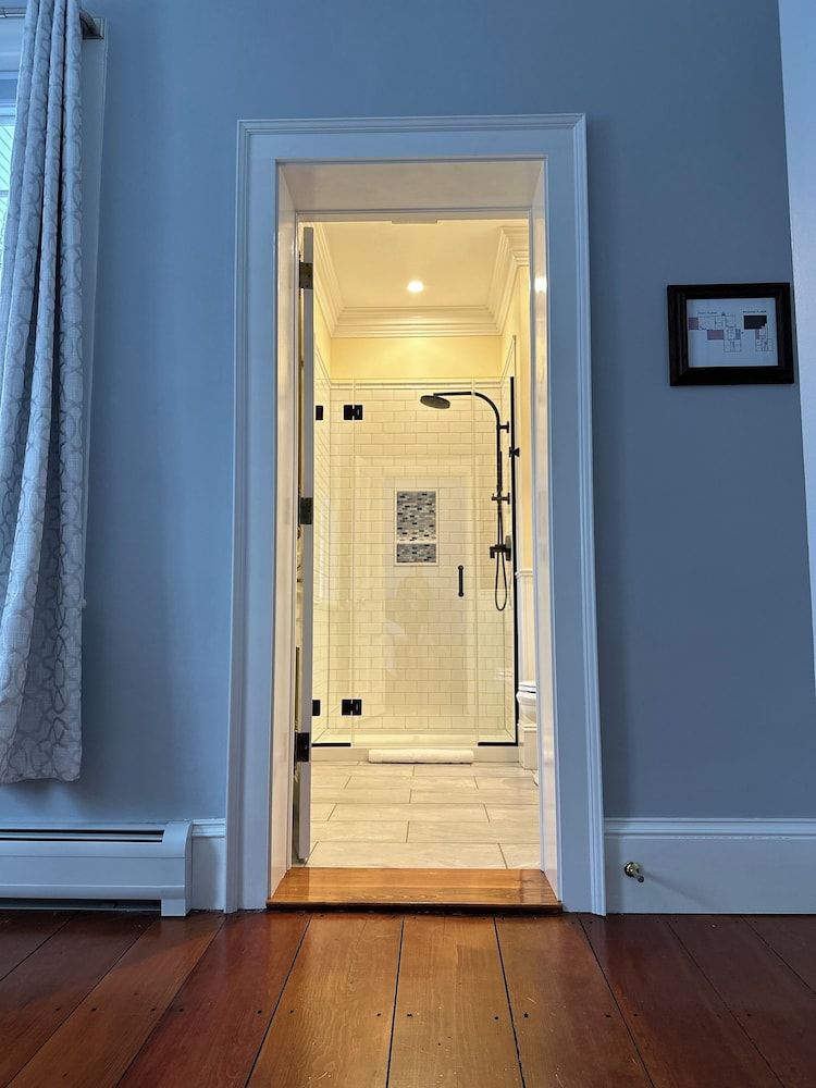 The Ellis Inn Basic Double Room, 1 Queen Bed, Garden View 3