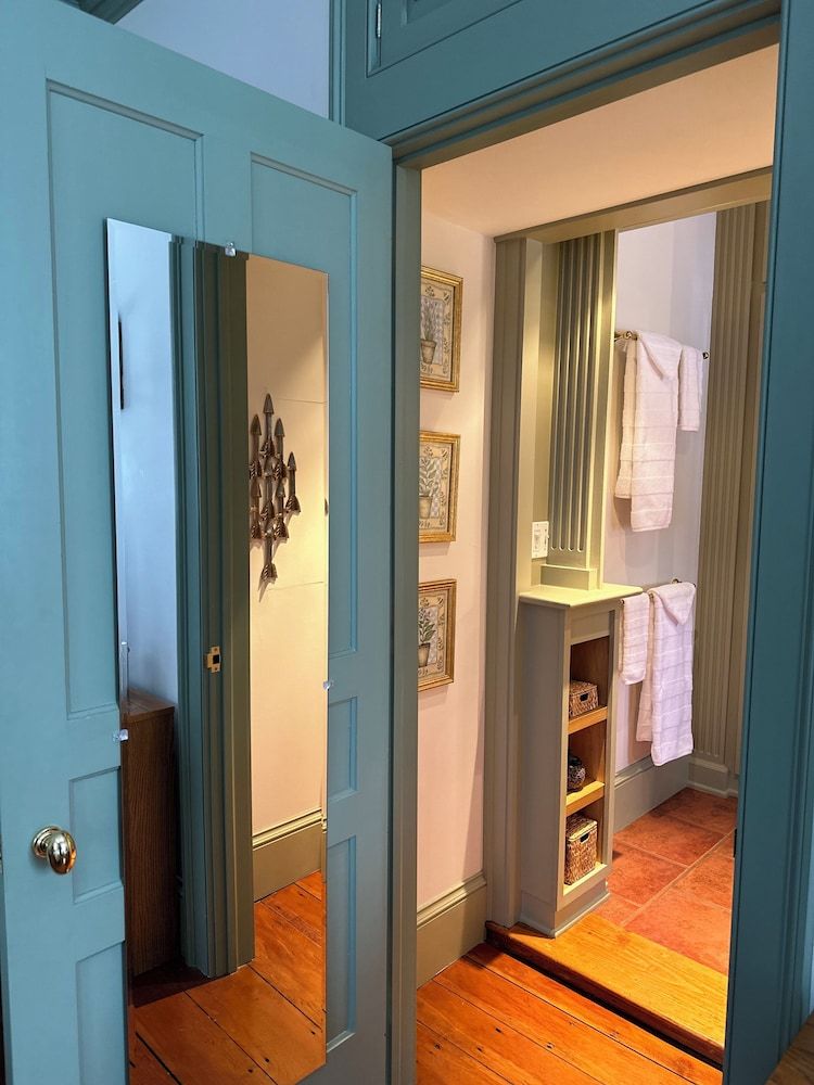 The Ellis Inn Deluxe Double Room, 1 Queen Bed 5