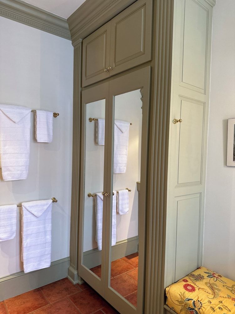 The Ellis Inn Deluxe Double Room, 1 Queen Bed 8