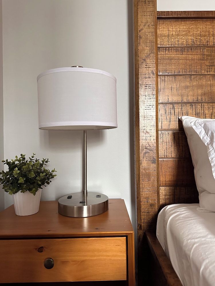 The Ellis Inn Superior Double Room, 1 King Bed, Balcony, Garden View 8