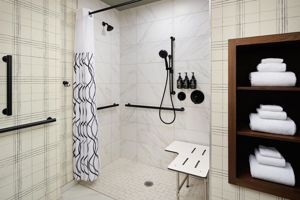 Room, 1 King Bed, Accessible (Mobility & Roll-In Shower)